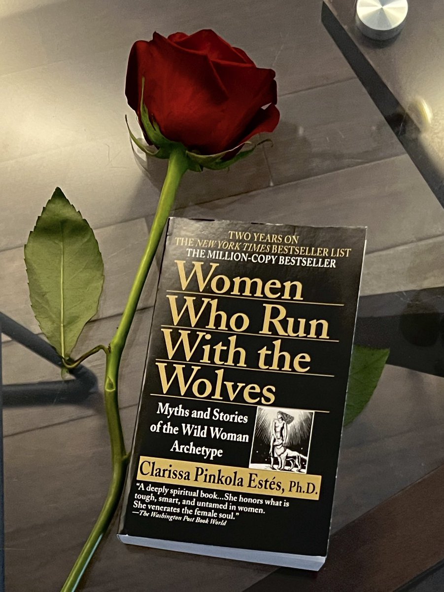 fen_noor_'s tweet photo. The sweetest Women’s Day gifts ~ thank you! 🥲 https://t.co/D0pGM7DAKC
