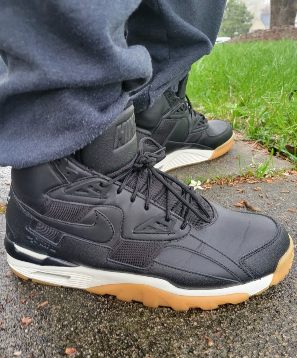 BEST_PURYEAR's tweet image. #BOJACKSON H²O REPEL #SCTRAINER 2
#WINTERIZED ❄️ 

My most trusted 🌧 day sneaker....

I kick myself for not copping the green khaki colorway...

2017
Nike Air Trainer SC Winter Mens Shoes Black/Black/Sail aa1120-001