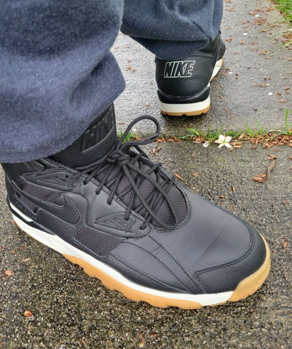 BEST_PURYEAR's tweet image. #BOJACKSON H²O REPEL #SCTRAINER 2
#WINTERIZED ❄️ 

My most trusted 🌧 day sneaker....

I kick myself for not copping the green khaki colorway...

2017
Nike Air Trainer SC Winter Mens Shoes Black/Black/Sail aa1120-001
