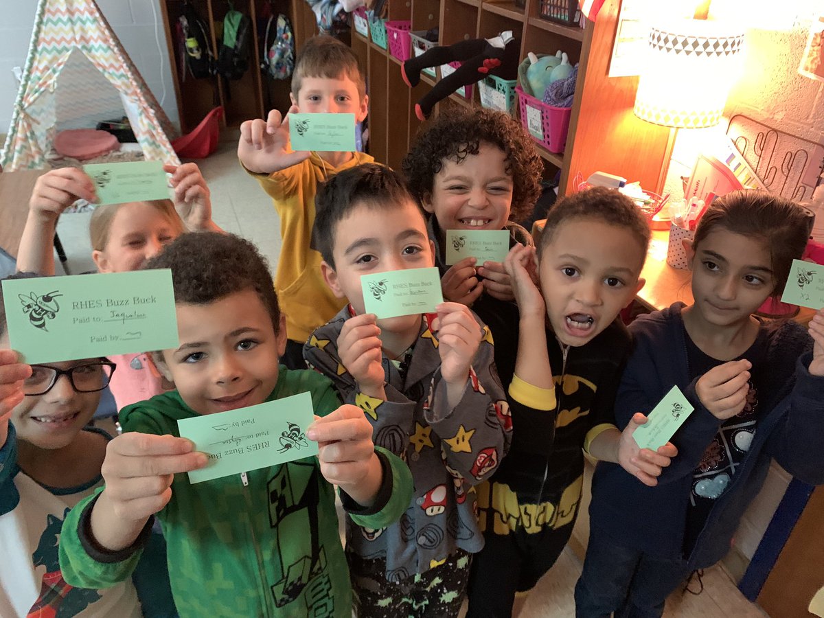 PresleyFarm's tweet photo. These #buzzworthy first graders have been working hard and met their SMART Goals! @howell_stem https://t.co/na1yKjrdRr