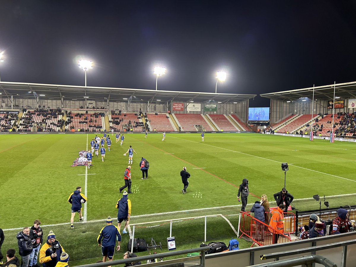 matt_newsum's tweet image. Another hand-numbingly cold night. Thank goodness the rugby league should be good. @SuperLeague commentary on @5liveSport Extra of @LeighLeopardsRL v @leedsrhinos with Warrington's @ratch06 - build up from 19:45 GMT bbc.co.uk/sport/live/rug… #bbcrl
