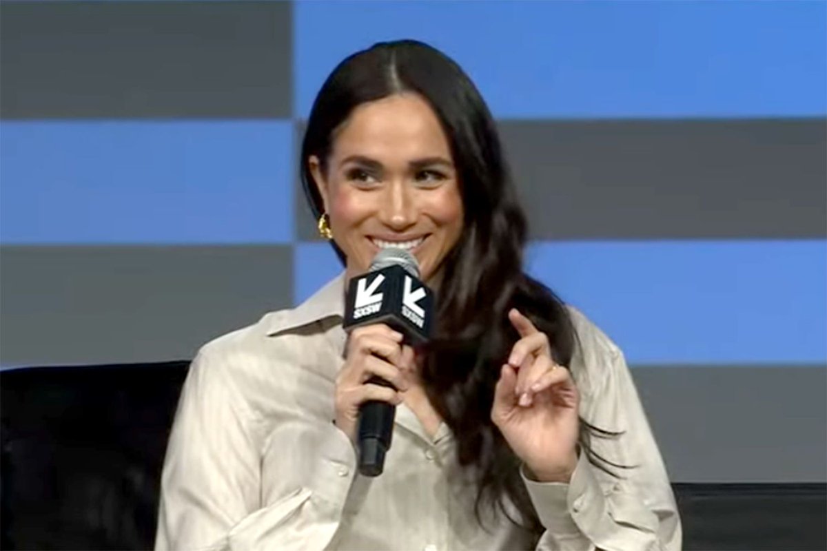 Meghan is in Austin, advocating against the unfair pay gap for working moms. And yet, at The Archewell Foundation, the male co-executive director earns $227,405, while the female counterpart receives only $92,994 🎯What a disgusting hypocrite she is! 🤮

#MeghanMarkle 🤢