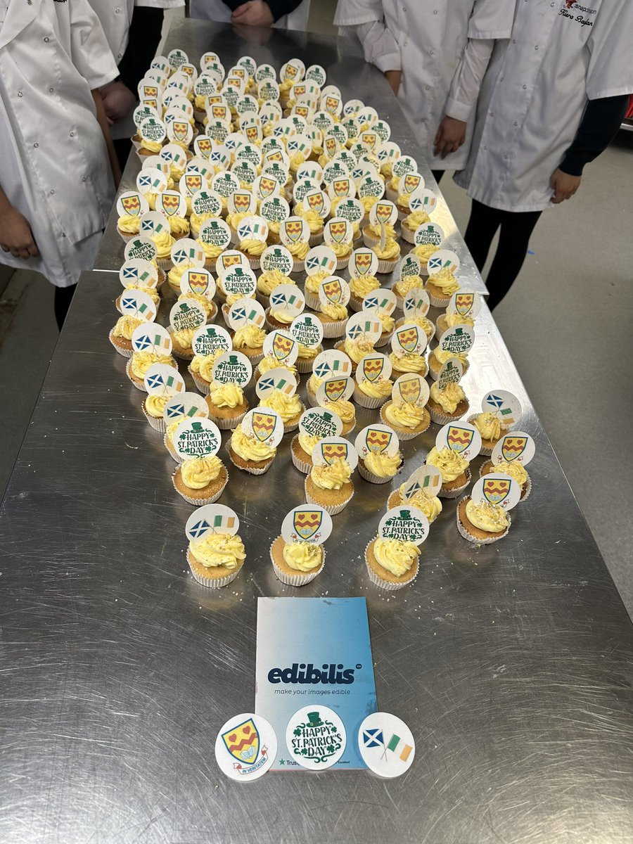 150 cupcakes made for <a href="/CN_HS/">Cardinal Newman HS</a> St Patricks Charity fundraiser tonight🍀

Cakes made by S5/6 Cake craft &amp; Foundation apprenticeship👩🏼‍🍳🧑🏻‍🍳

Massive Thanks to <a href="/EdibilisUK/">edibilis</a> for providing the cake toppers👏🏻

Well done everyone👏🏻

@CnhsSnapdragon