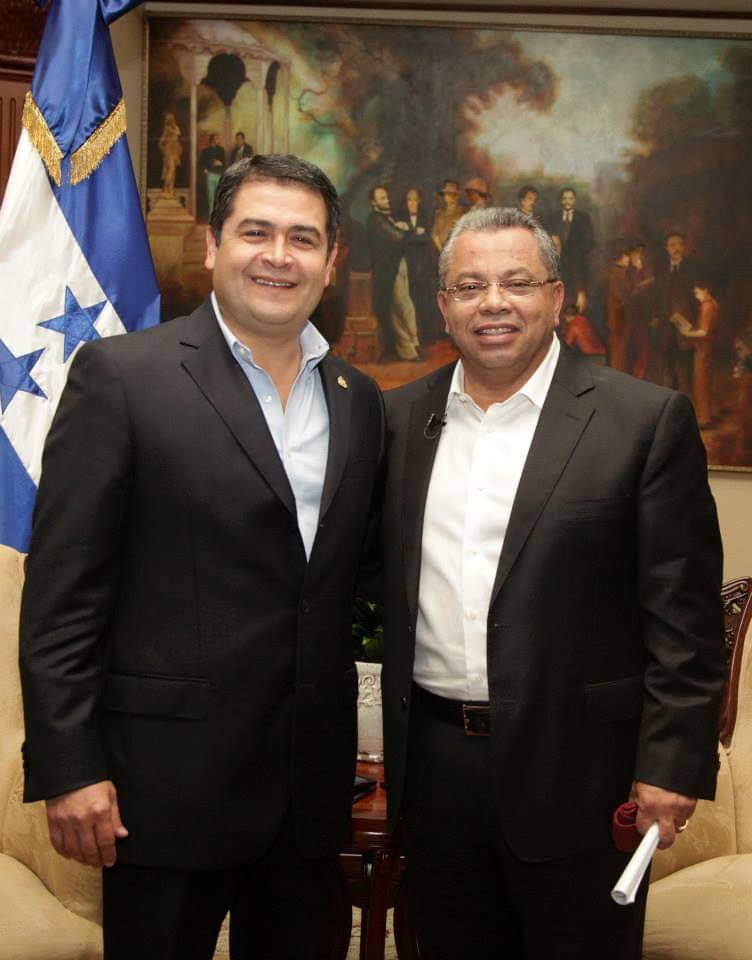 Lo lograron. Finalmente lo rompieron. Finalmente ganaron. Destrozaron a alguien. Alguien que siempre estaba feliz, que siempre estaba sonriendo. Alguien que no merecía el odio. Alguien que no hacia nada más que ayudar a las personas. Alguien que amamos con todo el corazón. 😔