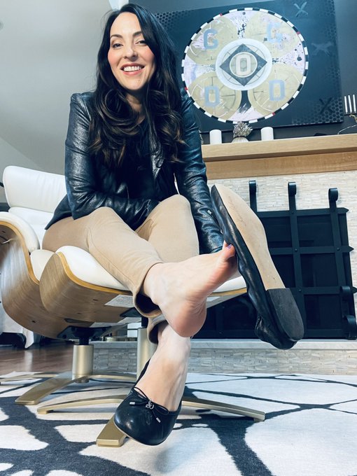 Custom orders via iWantClips are now open for 2 weeks. I have a lot of travel and work planned through