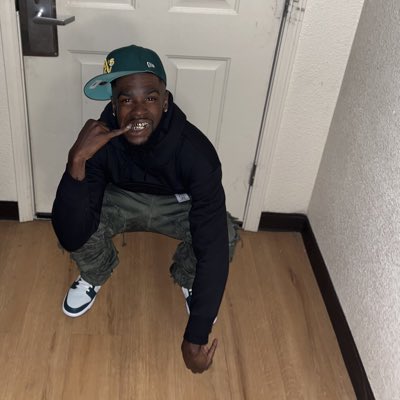 stelilsipp74's tweet photo. #NewProfilePic https://t.co/YMYCf9ZVLH