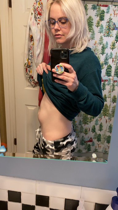 the difference in my bump from december to now ❤️ https://t.co/L29EaH5dTQ