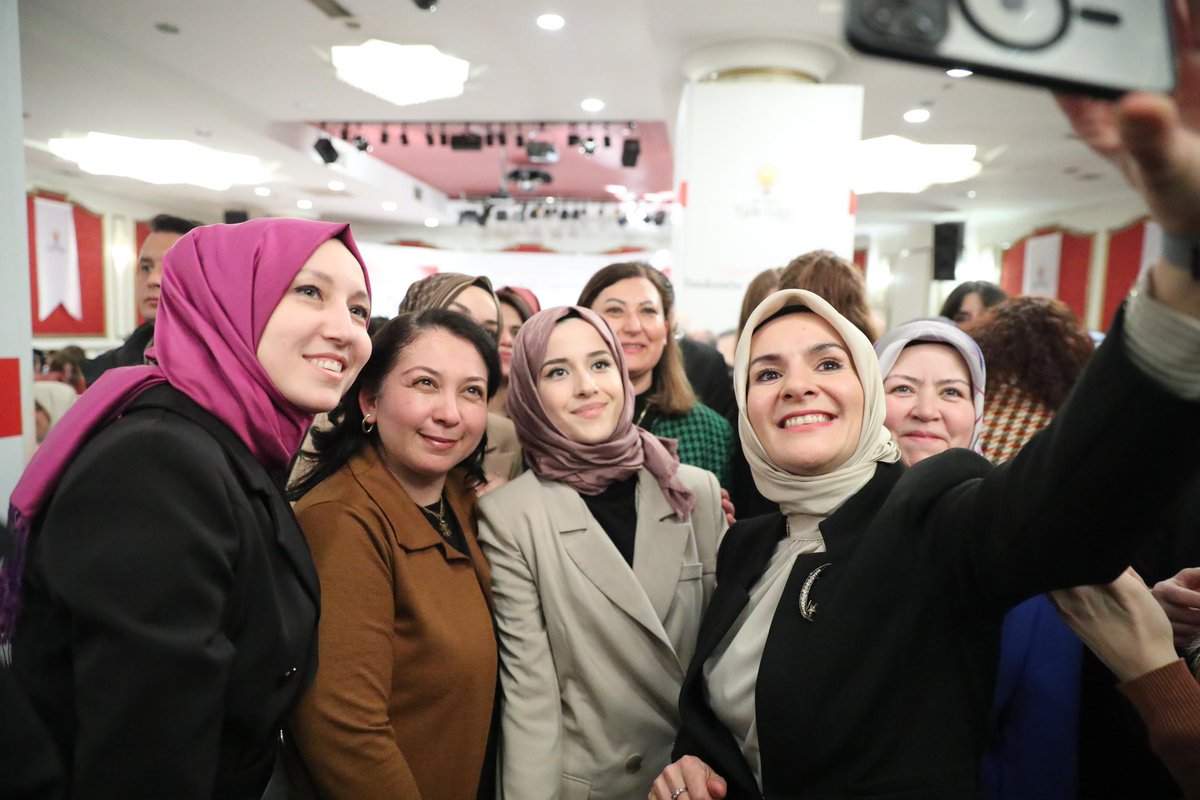 📍 Türkiye Yüzyılı’nda Başkentin Güçlü Kadınları 

AK Parti Ankara İl Kadın Kollarımızın düzenlediği etkinlikte teşkilatımızın fedakâr ve çalışkan kadınlarıyla bir araya geldik.

Her alanda gelişen ve kalkınan #TürkiyeyeGüçVerenKadınlar’a hassaten gönülden teşekkür ediyorum.