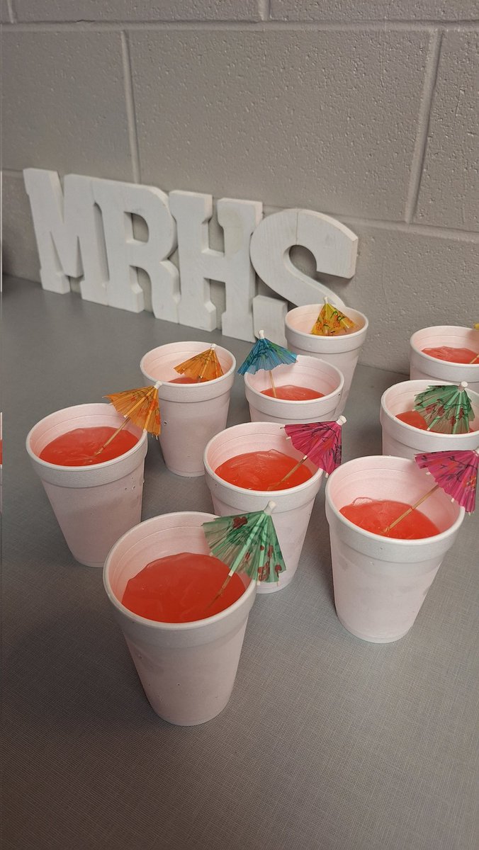 sbrownlee06's tweet photo. Lemonade to send off my @MRHSMavericks. Happy Spring Break ❤️  You deserve it!
#teammav #ilovemortonranch #StudentAppreciation #SpringBreak https://t.co/QW8NtoGOVu