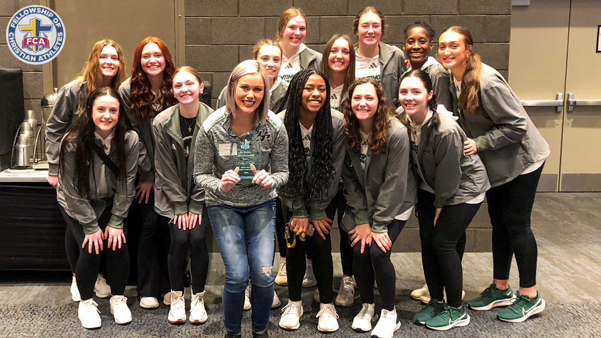 VB: Herber named Marc Davidson Coach of the Year huathletics.com/x/zhi3q 
<a href="/kherbs8/">Kelsey Herber</a>  <a href="/HuntingtonVB/">Forester Volleyball</a>