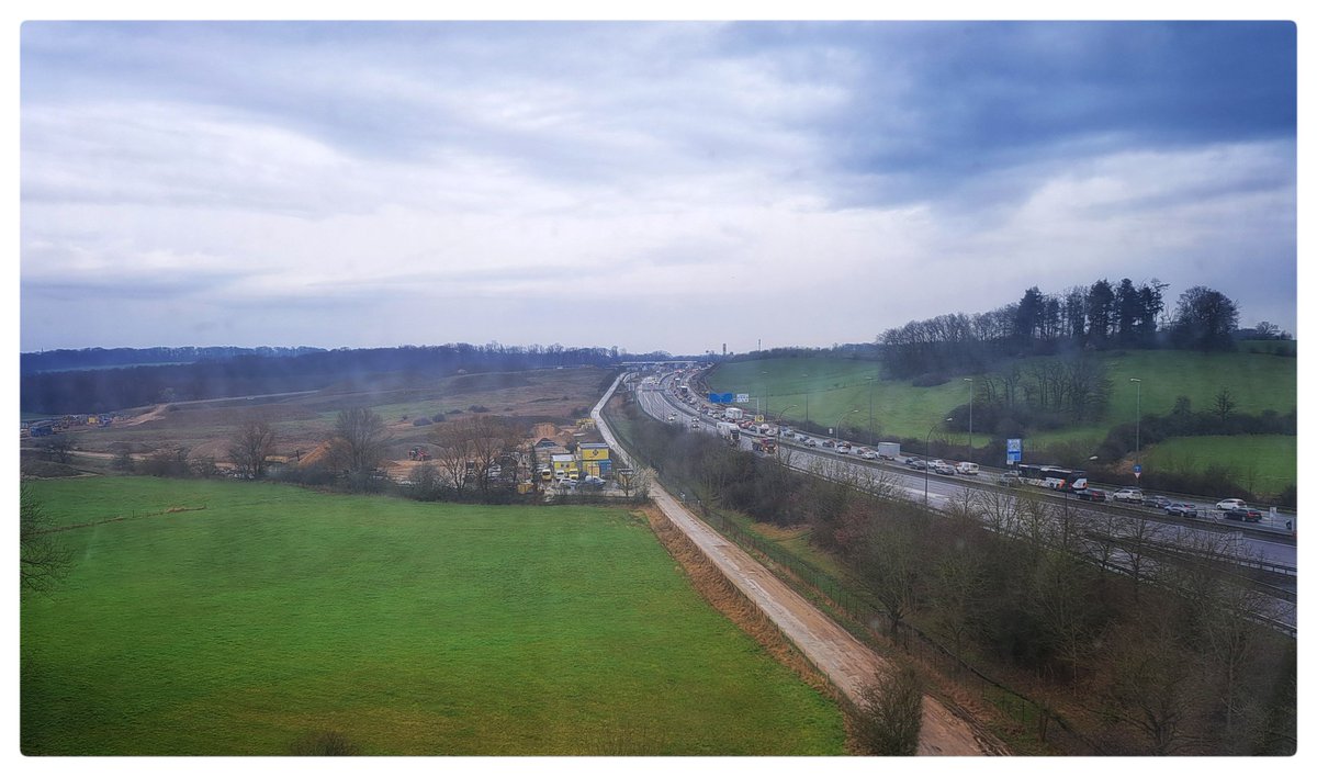 dagkoerier's tweet photo. #mijnweekin4fotos Een vroege levering in #Rotterdam Op tijd in #Luxemburg Het #Groningerland Zending ophalen bij het #Shellcafe aan de autoroute #E25   #Berghem #Luxemburg #beroepstoerist #weekend #alleenmetlogistiek https://t.co/aLhQ2TFcX2