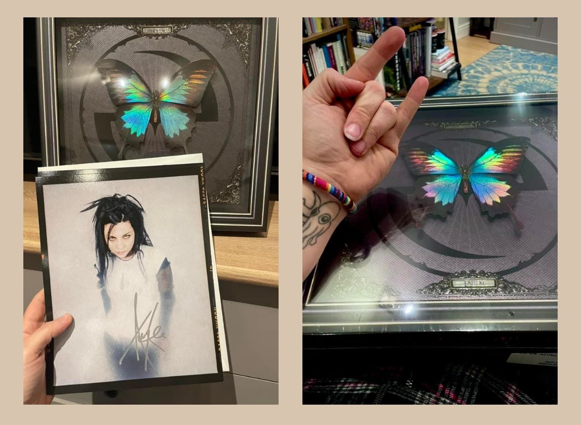 OMGGGGGGGGGGG! I got a signed one !!!! I’m over the moon !!!!! 😘 🤘🏻🤩🤘🏻#evanescence #fallen20thanniversary <a href="/evanescence/">Evanescence</a> <a href="/AmyLeeEV/">Amy Lee</a> <a href="/Tim_McCord/">Tim McCord</a> <a href="/Troy__McLawhorn/">Troy McLawhorn</a> <a href="/WillFnHunt/">Will Hunt</a> <a href="/EmmaAnzai/">EMMA ANZAI</a>
