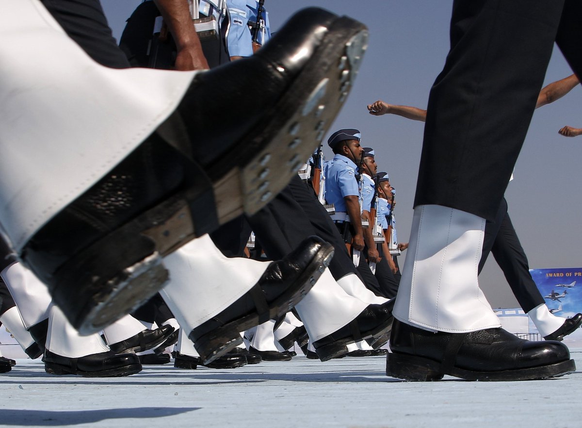 WasimSarvar's tweet photo. Droupadi Murmu, President of India, presents the Flags to the 4 Squadrons of Indian Air Force during the Presidential Standard and Color Ceremony at Hindon Air force station Ghaziabad on Friday March 08, 2024.
@rashtrapatibhvn @IAF_MCC #DroupadiMurmu #presidentofindia https://t.co/XciP4Nr1up