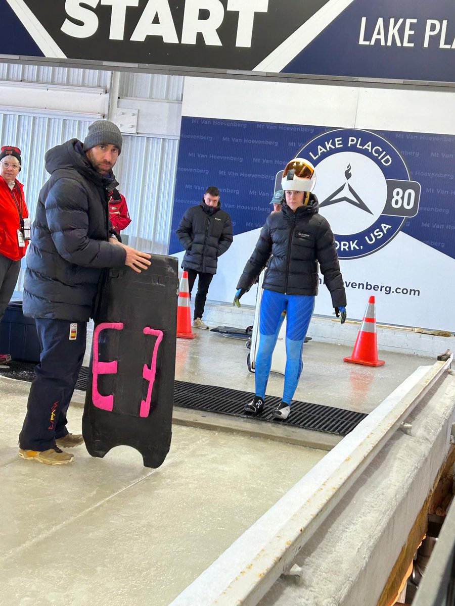 fedhielo's tweet photo. 🛷 El #skeletonESP completa dos carreras de Copa América en Lake Placid 🇺🇸 como preparatorio a la última Copa del Mundo de la temporada 👏🏻
➡️ Adrián Rodríguez | P34 & P37
➡️ Clara Aznar | P33 & P25
➡️ Ana Torres-Quevedo | P35 & P27
🙌🏻 ¡Gran trabajo!
#skeleton #ready2slide https://t.co/kPXuHCQkxu