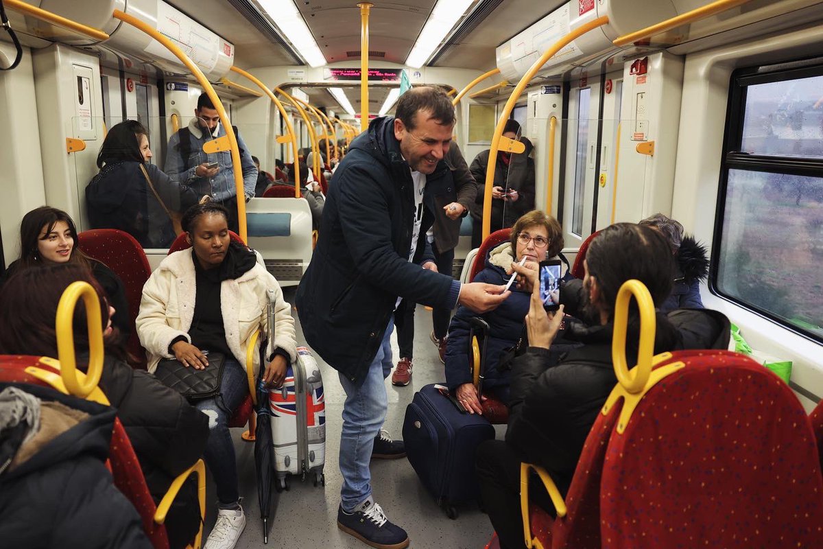 _tinoderans_'s tweet image. Viagem de comboio 👌🏼
Vota RIR 🗳️

#TinodeRans #PartidoRIR #VamosVotarnoCalceteiro #VotaRIR #Porto