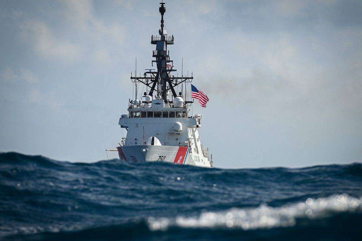 #PhotoFriday U.S. Coast Guard Cutter Bertholf transits near the Singapore Straits, Feb. 29, 2024. You can download a higher-quality image and see more images of the Bertholf’s current deployment here: dvidshub.net/image/8272278/… #USCG #CoastGuard #photographyislife #photo