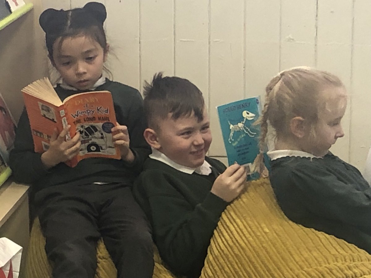 missP_reads's tweet photo. To all those who worked hard on World Book Day! Well done. I don't agree with Radio 2 Vine show that it's lost  it's way - I loved seeing creative Flat Stanley videos @HalyrudePs on IPad @scotborders - so creative and cost £0 @WorldBookDayUK  #readingschools #costoftheschoolday https://t.co/YKCAPPh28A