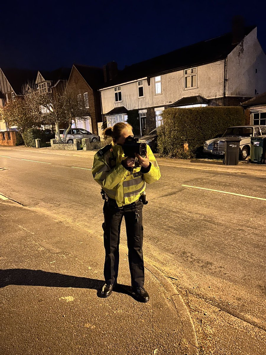 Into the evening on #Internationalwomensday @TamworthPolice S/Insp is out responding to concerns from residents on Wigginton Road of vehicles travelling at excess speed. As well as assisting with the local policing team and the other 5 SC’s on duty.