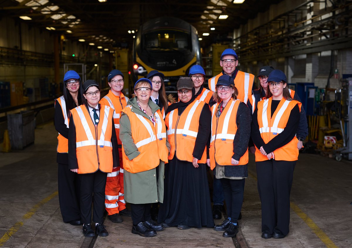 20 of our Year 7&8 students had a fantastic day at @AlstomUK's depot in Stockport where they took part in an interactive InspiHer day learning more about potential career opportunities both on and off the rails. #NationalCareersWeek #IWD2024 ➡️alstom.com/press-releases…