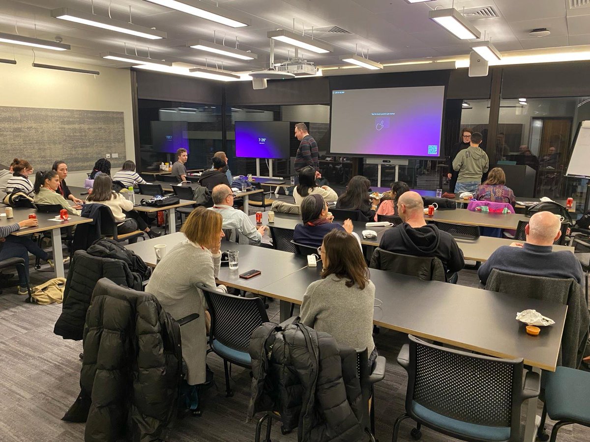 praveenscience's tweet photo. #WomenInTech 💪🏻
#Amazon @Amazon #CityJS #JSMonthly #London https://t.co/bBZjVQCaHI