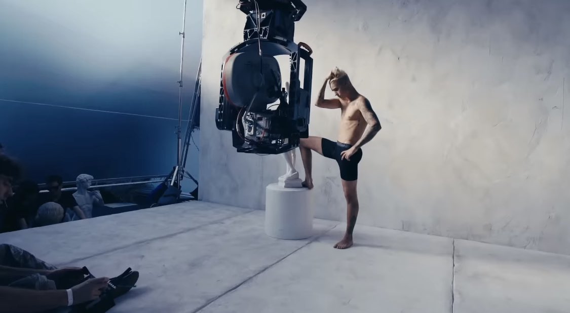 tracklist's tweet image. "Company" - Justin Bieber
08/03/2016