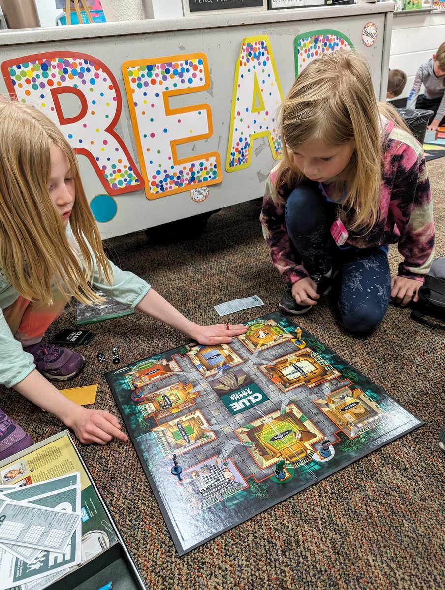 mrswillingham's tweet photo. We got to celebrate showing STAR behavior at recess by getting to play board games with our friends! We also had a guest Warrior athlete come to read to us for Read Across America Week. This has been a pretty great Friday! @VV_Voyagers https://t.co/li4scLmb6D