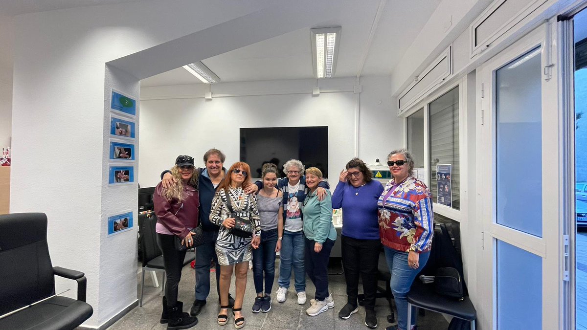 Tarde de Mujeres , tarde de risas,  tarde de complicidad femenina , y celebrando cumpleaños!!
Feliz día de la Mujer ,
Feliz cumpleaños compañera
María Del Carmen Lapido Pérez