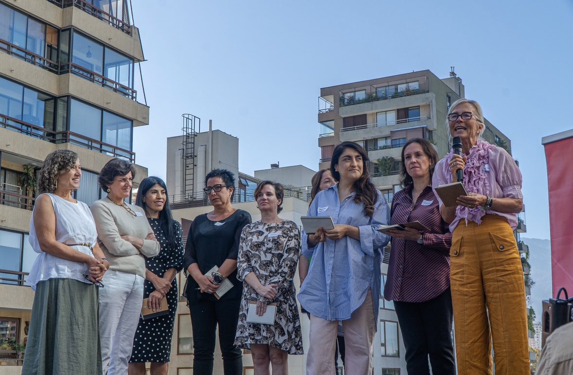 laventanacine's tweet photo. ¡Estamos contentísimas por el evento de esta mañana! Echa un vistazo de lo que fue este desayuno junto a más de 100 mujeres, incluyendo a las protagonistas de “10 Chilenas que están cambiando el mundo”. 

#10chilenas https://t.co/q9kJrIgCzV