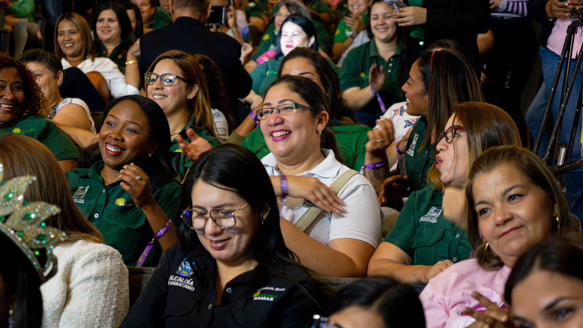 mcboalcaldia21's tweet photo. #MaracaiboConRostroDeMujer dio homenaje a más de 3000 servidoras publicas de @mcboalcaldia en este #DiaDeLaMujer. Orgullosos del rol que nuestras servidoras desempeñan desde cada espacio por la construcción de soluciones por Maracaibo. 💜 https://t.co/Nlw5U8o5O7