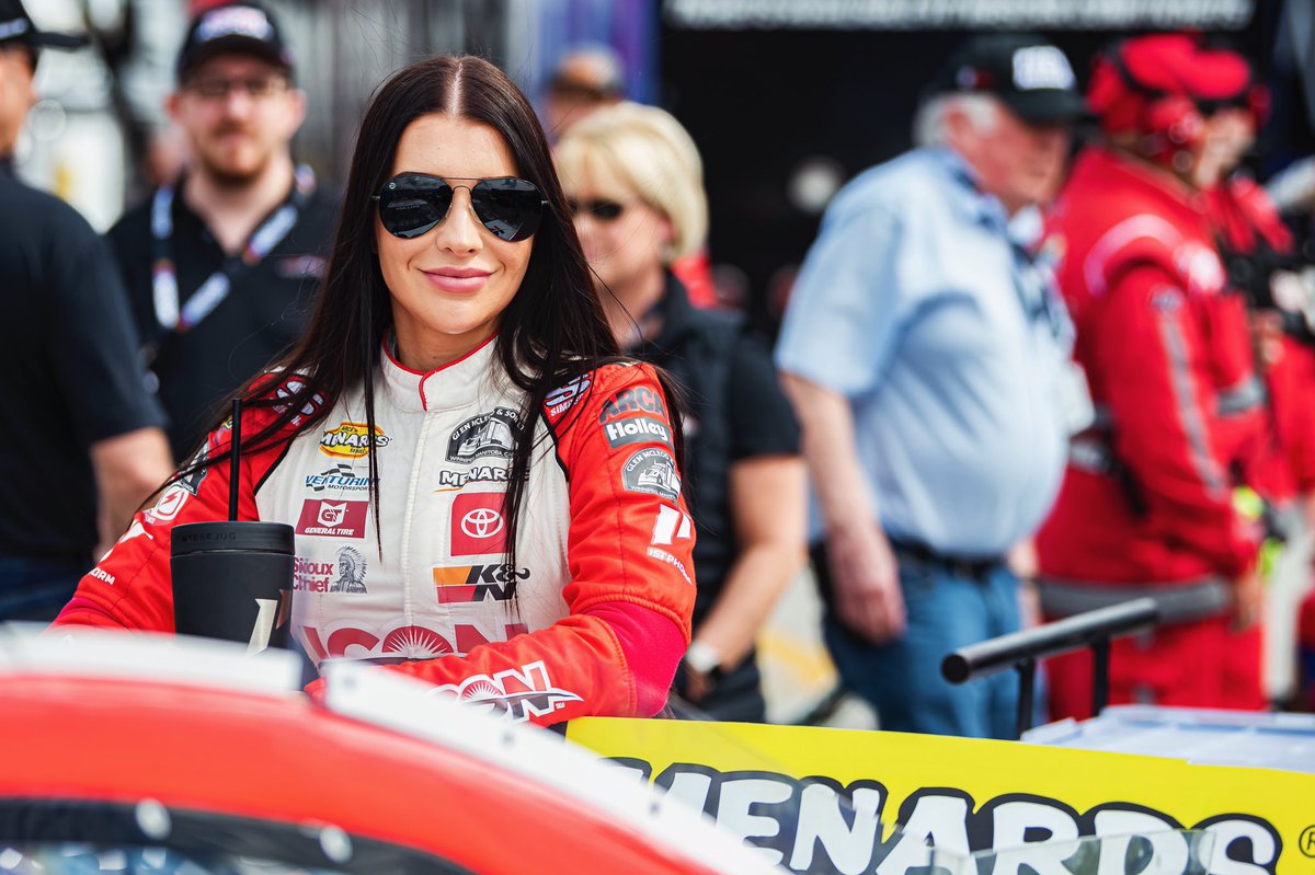 It’s #RaceDay for @amberbalcaen10 in Phoenix! 🏁 Make sure you tune in to @FS1 this evening at 8pm Eastern to cheer on the no. 22 @IconDirect @VenturiniMotor machine! 📸: @ChrisGreenPics #ShiftUpNow #WomenInMotorsport