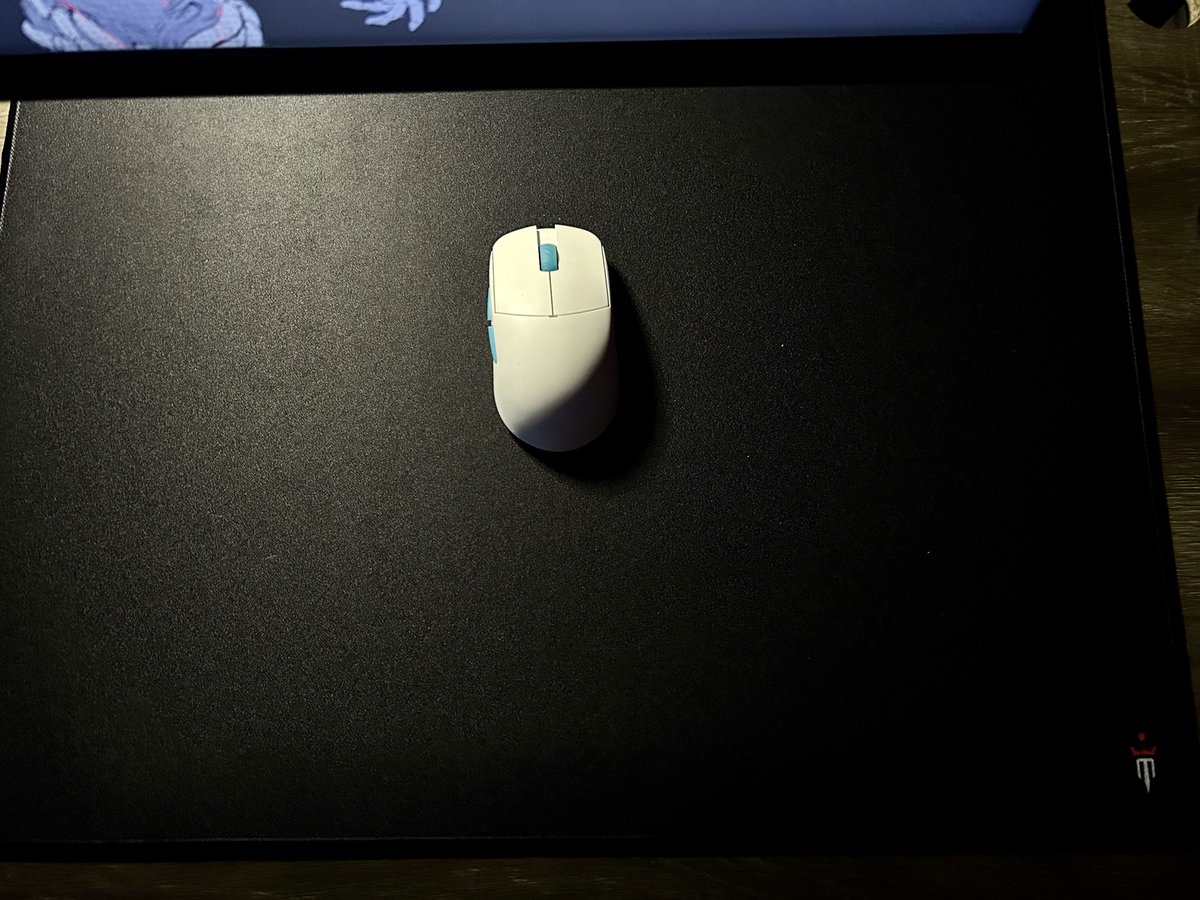 Big shoutout to <a href="/EmberEdge/">EmberEdge</a> for sending me out the KX100 pad to review and test out, Will be using it for the next few days to get a better idea of the pad and how it feels. 

First impressions -
- Clean and professional packaging
- Doesn't Slip or slide at all on desk
- Aesthetic
