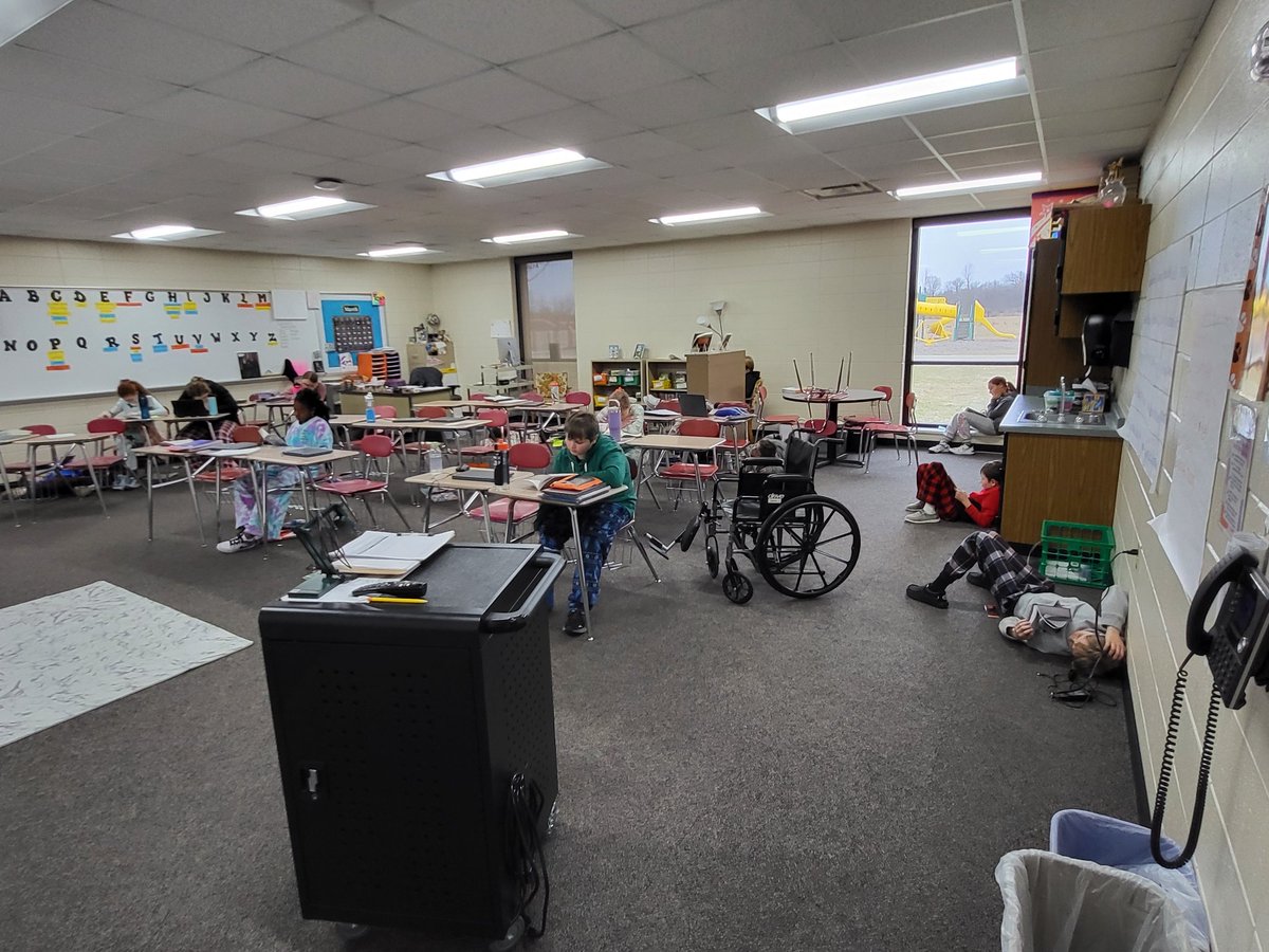 tkane627's tweet photo. (Round 1 pics)

We read as a group,
We read on our own.
We read while standing,
we read while laying.
We listened to stories,
we read about adventures.
We are reading Panthers!

We celebrated Read Across America week with Drop Everything And Read (DEAR) time!  #reedsvillesd https://t.co/rpp70MzyJv