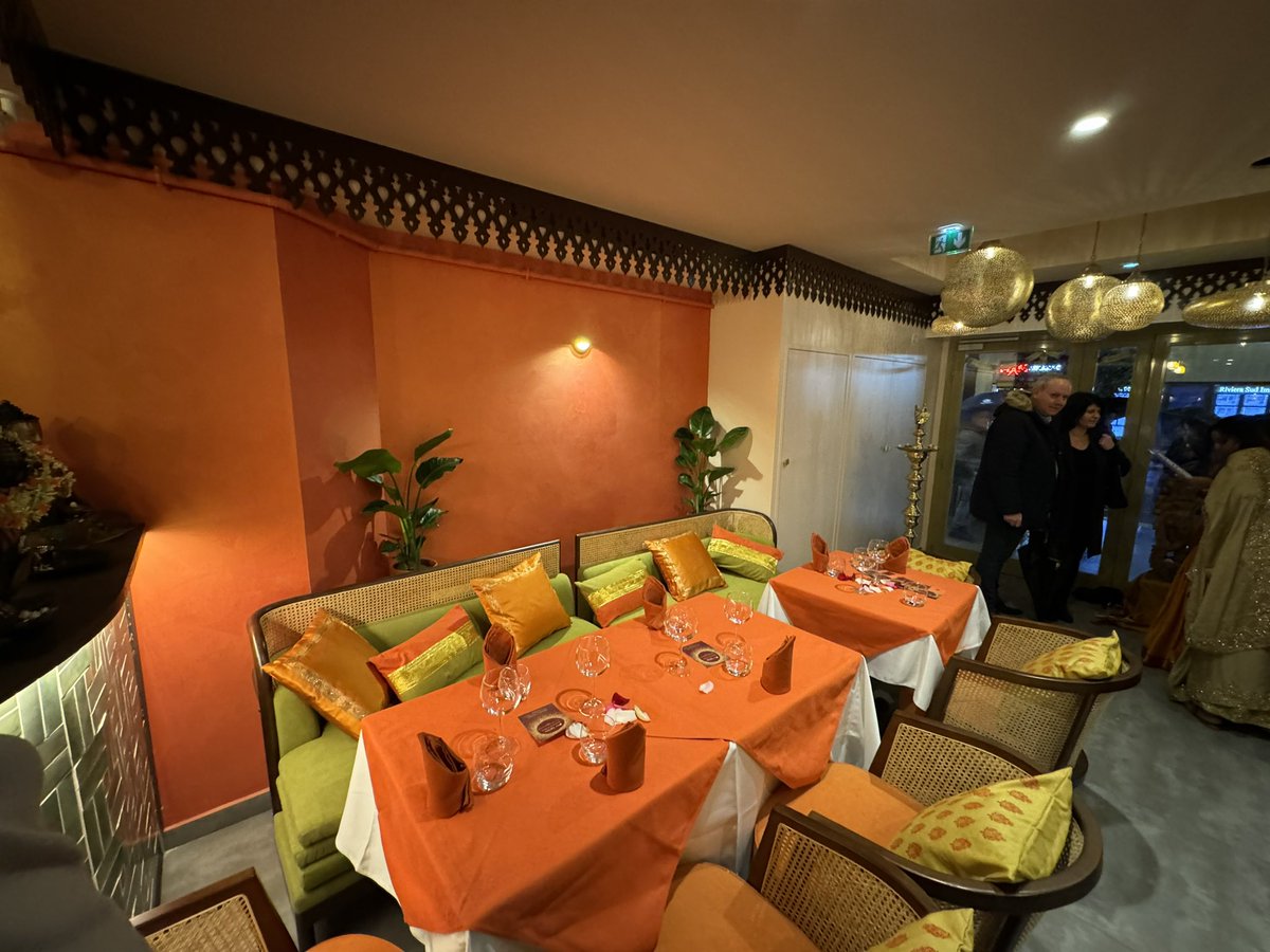 FranckMARTIN06's tweet photo. Un plaisir de représenter @cestrosi pour l’inauguration du restaurant indien Le Taj’Nice au 4 Bd Gambetta récemment requalifé. Un famille de restaurateurs qui nous fait redécouvrir la  cuisine Indienne comme le faisaient leurs parents Quai des États Unis il y a 30 ans. #Nice06 https://t.co/WQ9Ep24sSW