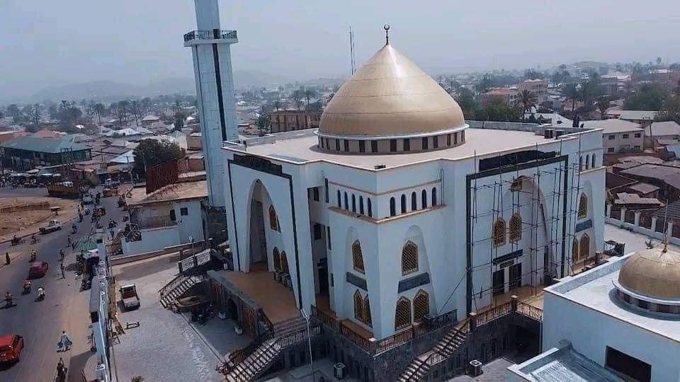 GombeHand's tweet photo. Thousands of Muslim worshippers attend commissioning ceremony of Sheik Dahiru Usman Bauchi's gigantic mosque in Bauchi town today being Friday. https://t.co/CL9JzGFXyN