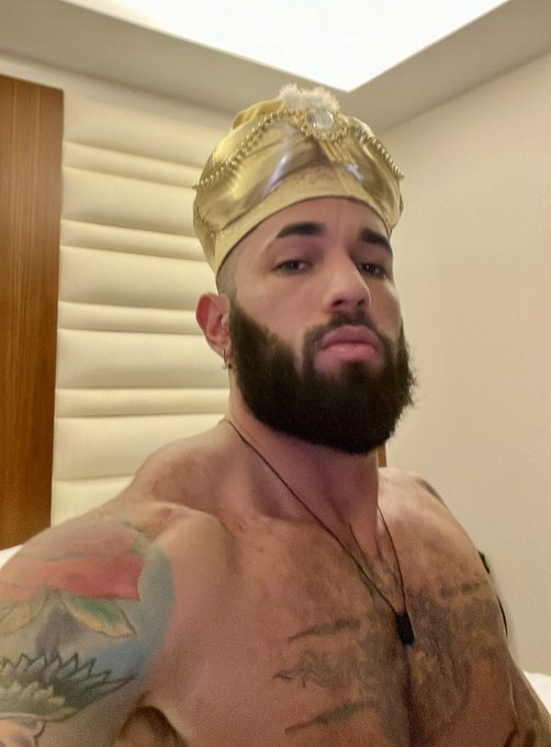 Your sultan commands you to kneel before him&hellip; 🇹🇷 👇 https://t.co/UtK2ZLE0JK