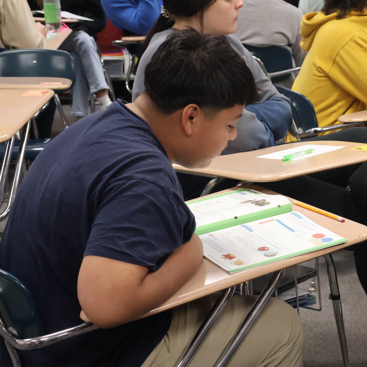 BedCoSchools's tweet photo. #CommunityMiddleSchool 8th graders in Mrs. Wynkoop's class recently discussed the possible outcomes of flipping two quarters simultaneously & how it changes if the number of quarters increases by one. #Probability #Education #BedfordCountySchools https://t.co/uFqc5LzYbO