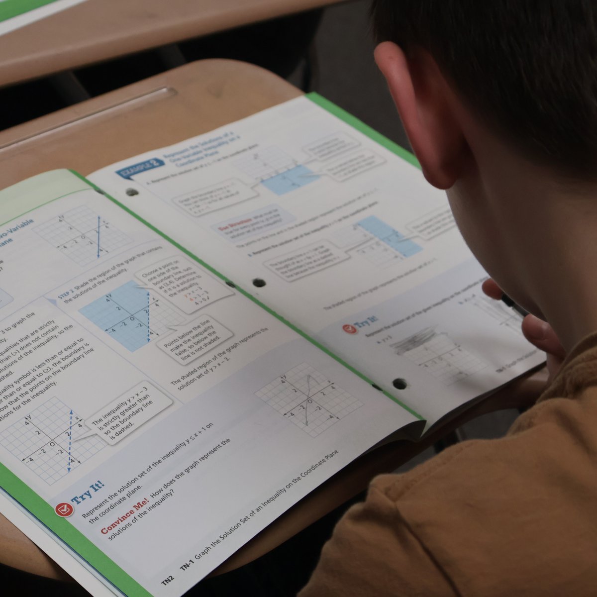 BedCoSchools's tweet photo. #CommunityMiddleSchool 8th graders in Mrs. Wynkoop's class recently discussed the possible outcomes of flipping two quarters simultaneously & how it changes if the number of quarters increases by one. #Probability #Education #BedfordCountySchools https://t.co/uFqc5LzYbO