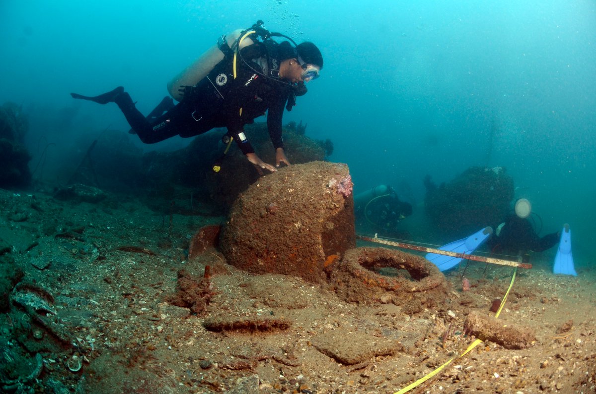 RMuthucumarana's tweet photo. The Maritime Archaeology Unit (MAU) is working at the Godawaya, documenting the oldest shipwreck site of the Indian Ocean. This wooden wreck dates back to the 2nd century BCE, a cargo ship, wrecked at southern Sri Lanka. https://t.co/DcjOM7gD7m