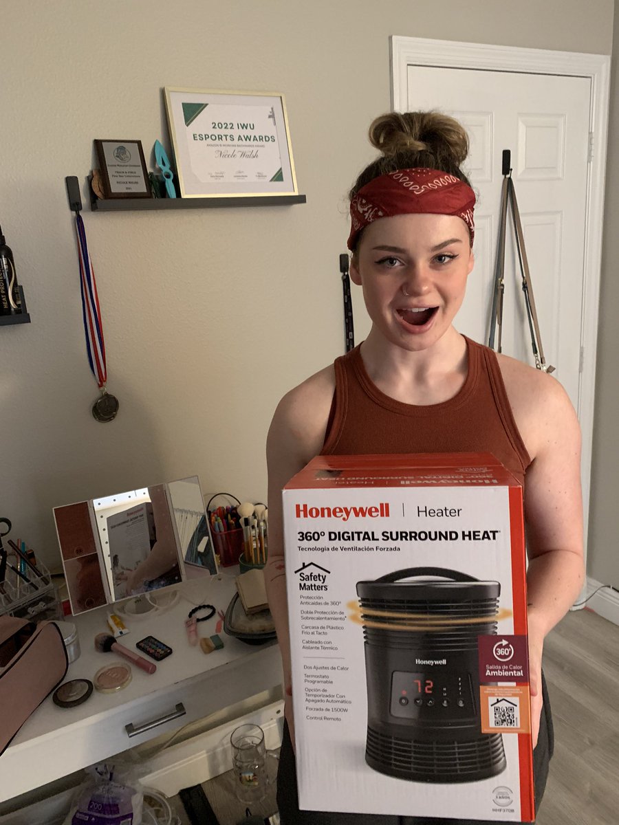 Happy womens day to my favorite woman <a href="/ImThund3r0us/">Nickツ</a>, you’re my favorite person to be around and I love spending time with you sm, +ur cute.
😘😘😘❤️❤️