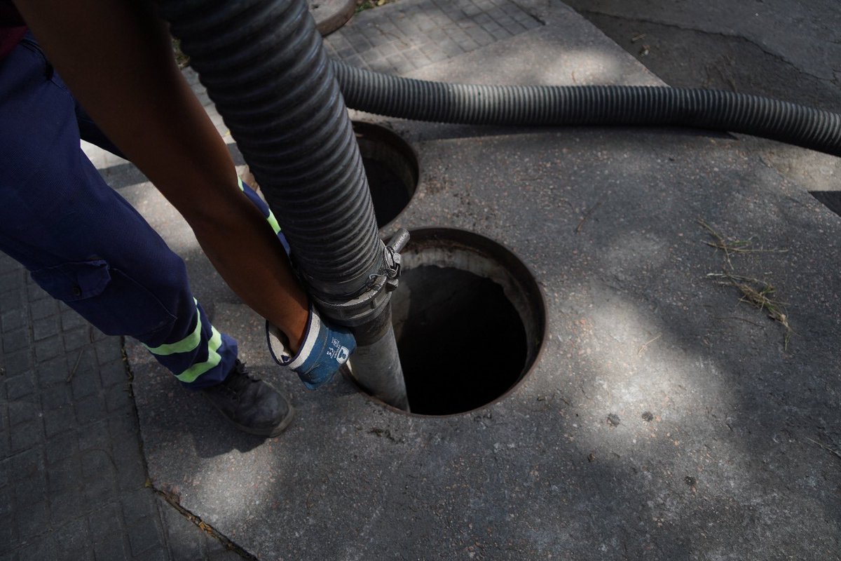 matildeantiauy's tweet photo. Ante la alerta 🌧️ informamos que se ha hecho la limpieza preventiva en BT de todos los puntos bajos del municipio. ¿Por qué se sigue inundando? La capacidad de escurrido del agua es menor que el volumen de lluvia. Necesitamos OBRAS, no necesitamos Lalis ni 300 años. https://t.co/sHA6QH3BhX
