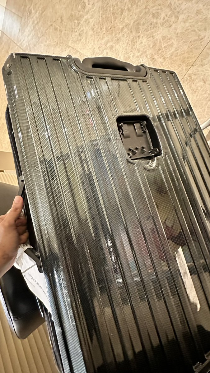 access_sid's tweet photo. @IndiGo6E  YOU DID IT AGAIN ! Middle of the night landed at SG with a broken and damaged luggage…BADLY . My bag is under weight limit and neither overpacked . 30min+ waiting and answering questions.Please help resolve and settle this ASAP https://t.co/X1ZGkF58OD