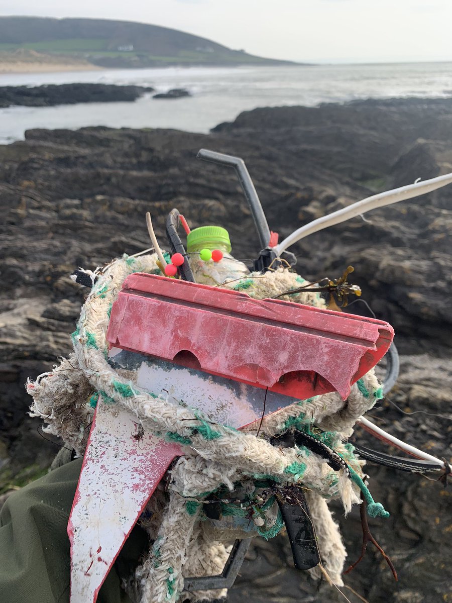 DPJMills's tweet photo. First day in North Devon and a #2minutebeachclean on #Croyde beach.
#twominutebeachclean https://t.co/juz8OKDay6