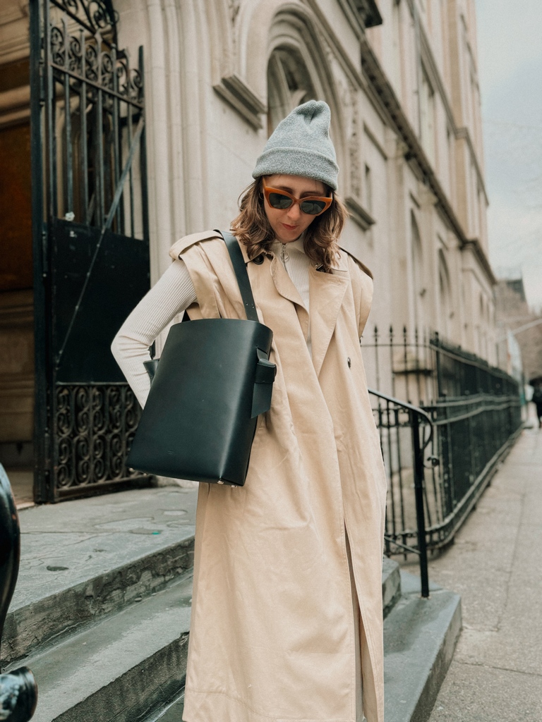 Experience luxury like never before with AEHEE NEW YORK's minimalist, vegetable-tanned leather tote bag. 
.
.
.

#ToteBagStyle #DesignerLeather #MinimalistFashion #MinimalChic #FashionIdeas #LeatherHandbags #HandmadeLeather #SustainableBags