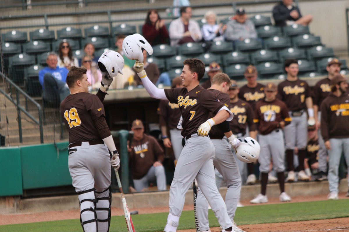 ValpoBaseball's tweet photo. 🖐️ High fives for Husmann @carson_husmann. 

#GoValpo https://t.co/vF099feqYT