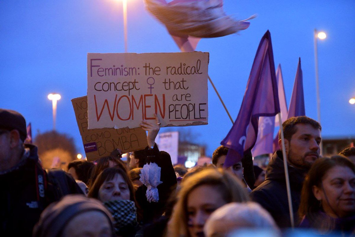 Desborde feminista en la manifestación 💜✊🏼
¡Qué viva la lucha de las mujeres!