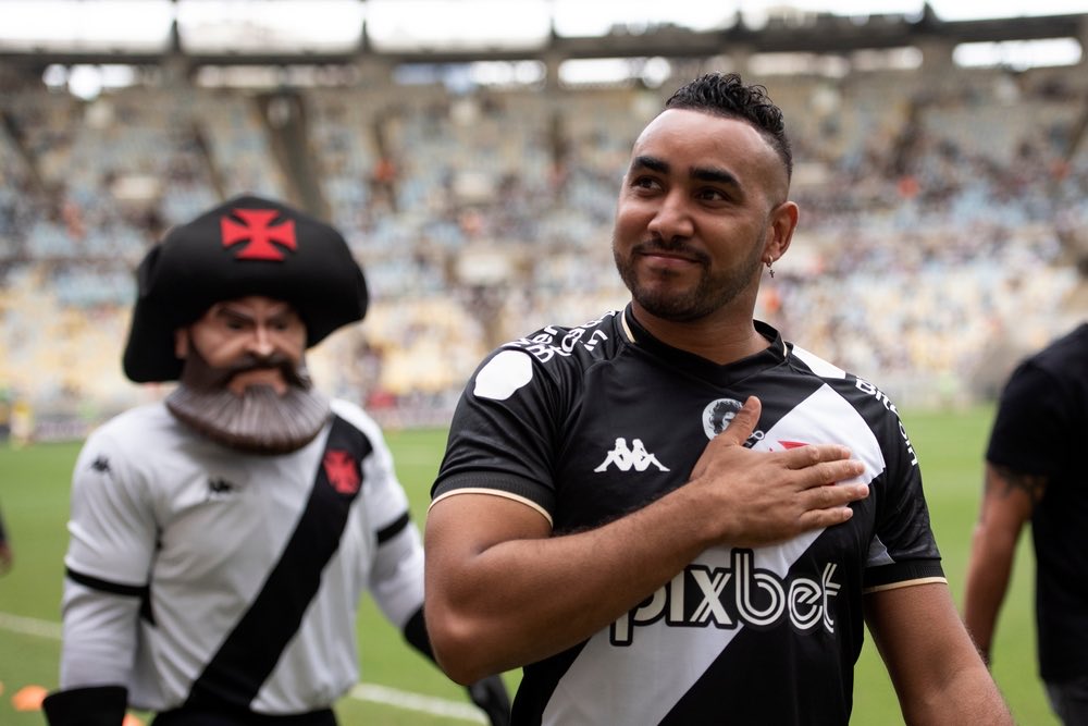 Dimitri Payet:

“I love it here in Brazil; it reminds me of West Ham. I always picked teams based on their stadiums and how full they were - at West Ham where nobody came to Upton Park to win; I have that same feeling.”

Oh Dimi...🥺⚒️ #WHUFC #COYI