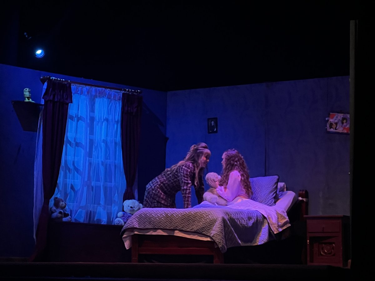 ¿Listo para enfrentar tus miedos? Descubre el terror en vivo con la obra de teatro de 'El Exorcista'. Lee nuestro artículo y reserva tus entradas ahora. 🎭😱 bit.ly/3Pfg3tn