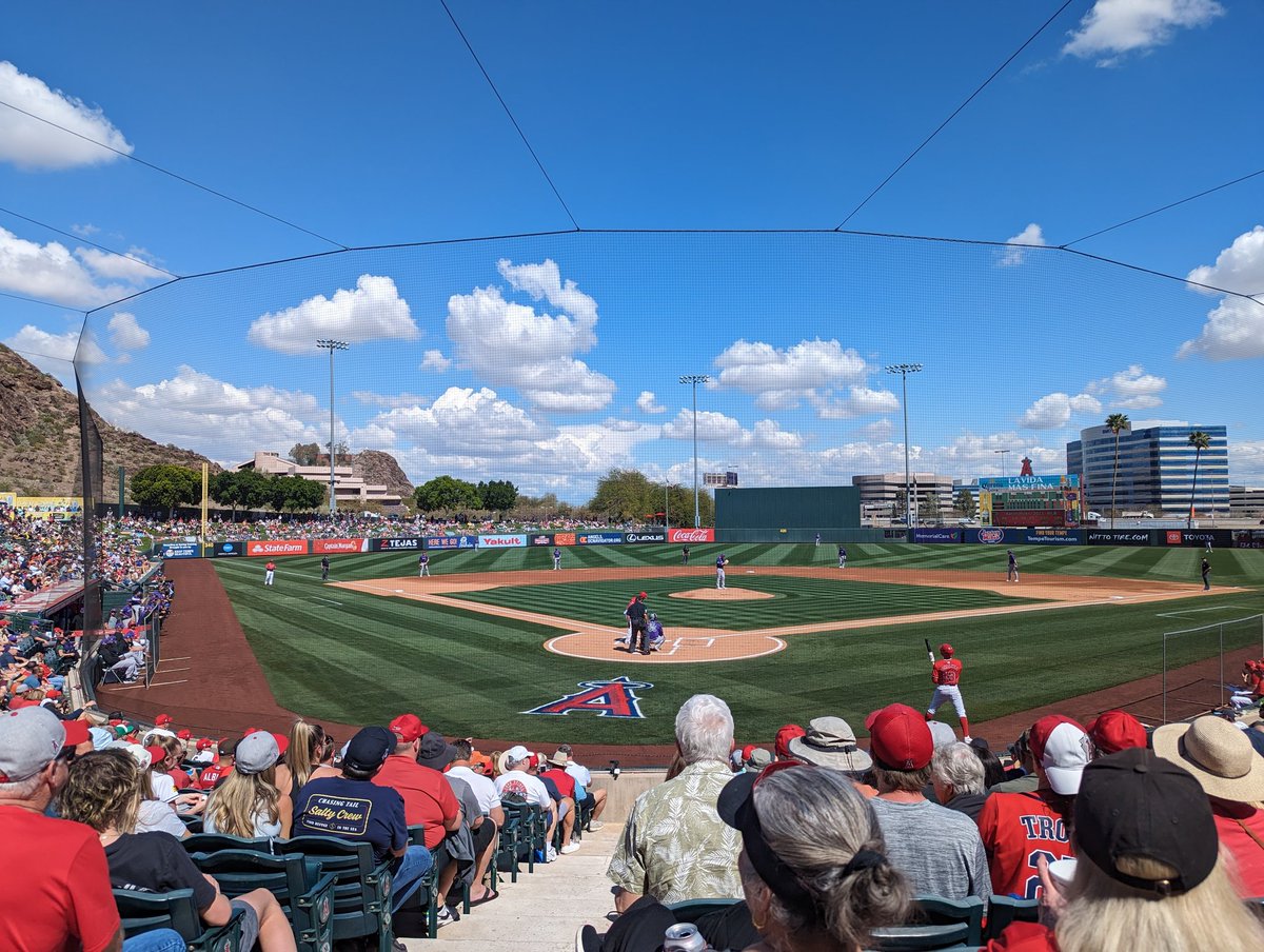 Last day of my spring training trip, may as well catch a few innings ⚾⚾⚾