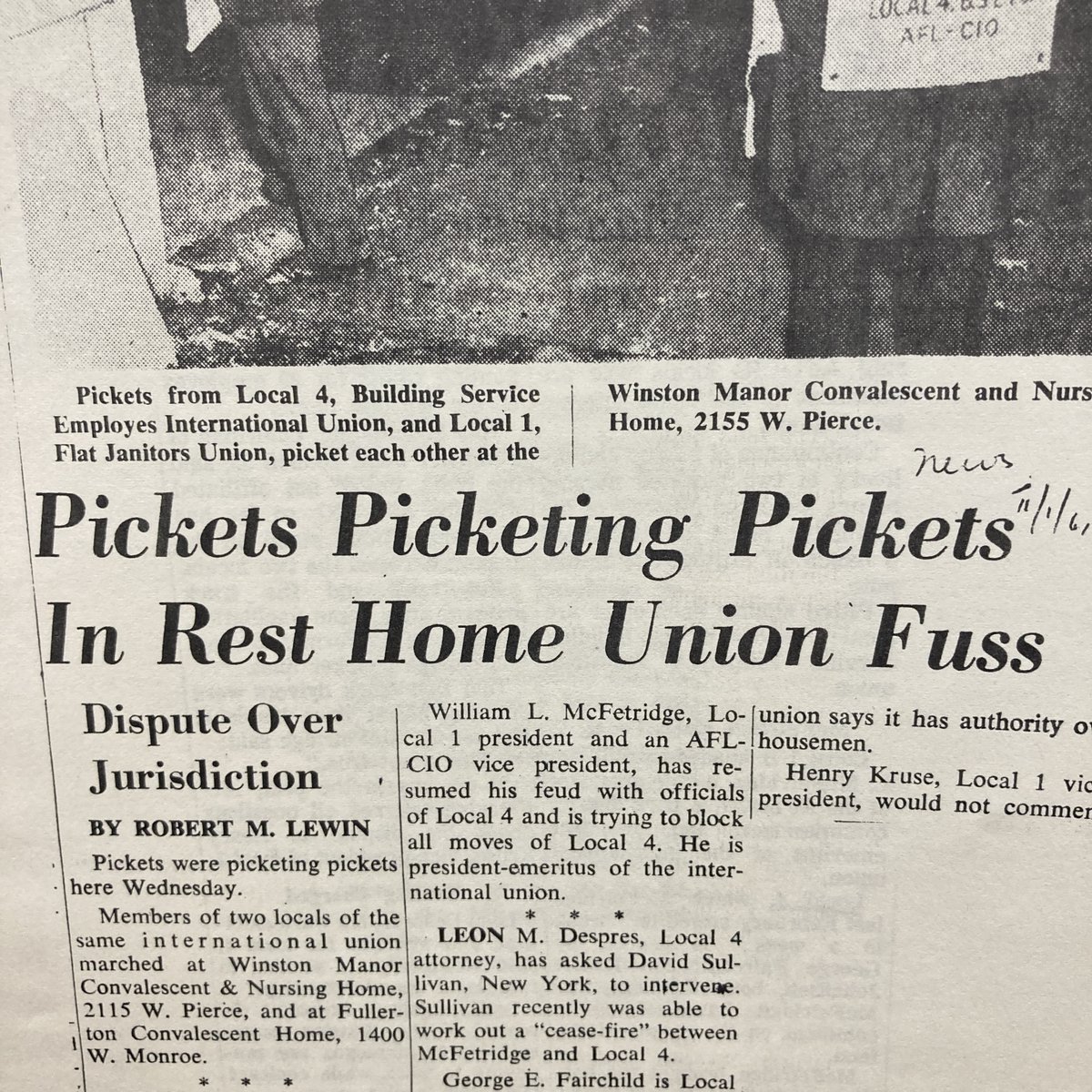 Get your pickets, it's pickets picketing pickets spring! Three different reporters all had the same great idea when covering this argument between Local 1 and Local 4 in 1961. 📸: SEIU International Vice-President Records here at the @ReutherLibrary