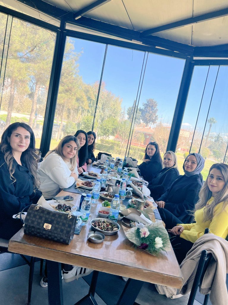 NHAL6363's tweet photo. Urfanın güzel kadın makina Mühendisleri 🌺❤️ @izolmzgn https://t.co/q8qClb7yB5